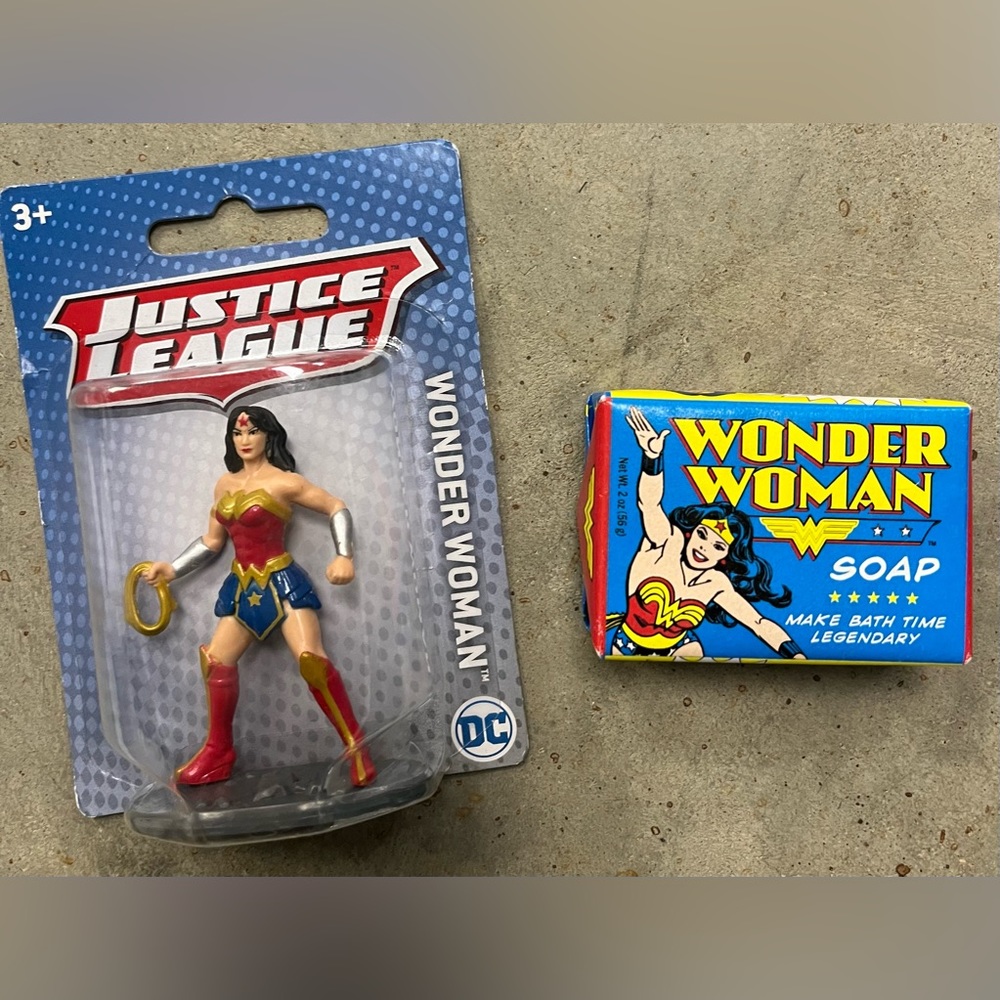 DC Comics Wonder Woman Soap Make Bath Time Legendary Foam Sweet Foam Lot Of 2